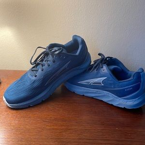 Altra Rivera Running Shoe - Men’s size 11.5.